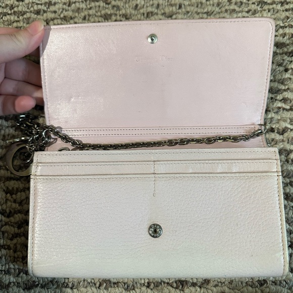 Authenticated Dior Diorissimo Voyaguer Leather Wallet With Chain And Charm - Picture 4 of 16